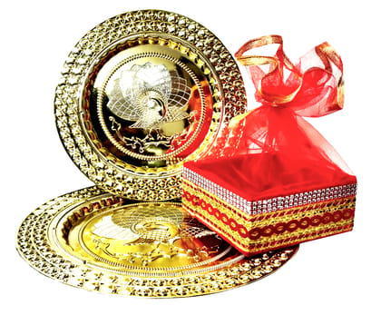 Omkar by R3 Inc. Royal Golden Gifting Set for Gifts Hampers | Designer Shagun Plate/Tray | Wedding Basket for gift/fruit Packing (Plate - Regular & Jumbo & Basket/Pack of 3)