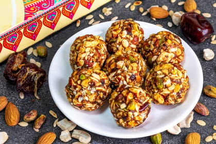 Homemade dryfruits and dates laddoos is a perfect jugalbandi of roasted selected dryfruits, seeds &amp; premium soft Dates. No additional refined sugar is used. So these are very mild in sweetnes, which is comes naturally from kimia dates. Good for all age goup for its taste, nutritional content.