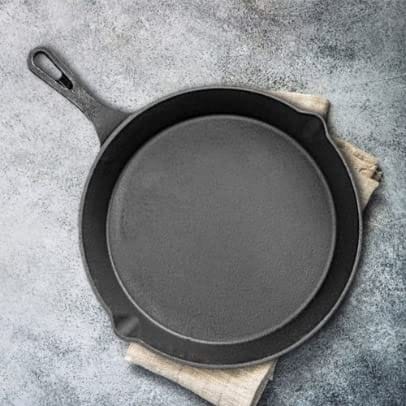 Mr. Butler Signature 10 Inch Premium Cast Iron Skillet Fry Pan, Pre-Seasoned Cookware, Induction Friendly, 2 L Capacity, Black