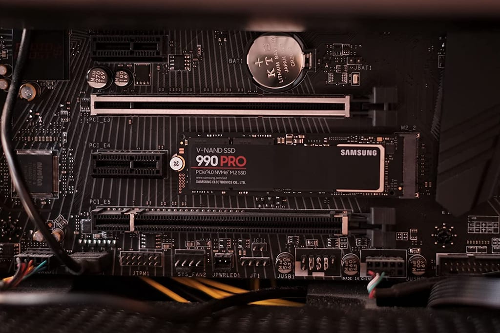 Samsung 990 Pro 1TB NVMe M.2 PCIe 4.0 SSD Internal Solid State Drive Fastest Speed for Gaming MZ-V9P1T0BW