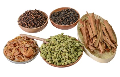 Gift Pack of Indian Spices – 100 gm Each Cardamom, Clove, Cinnamon Stick, Black Pepper, Mace