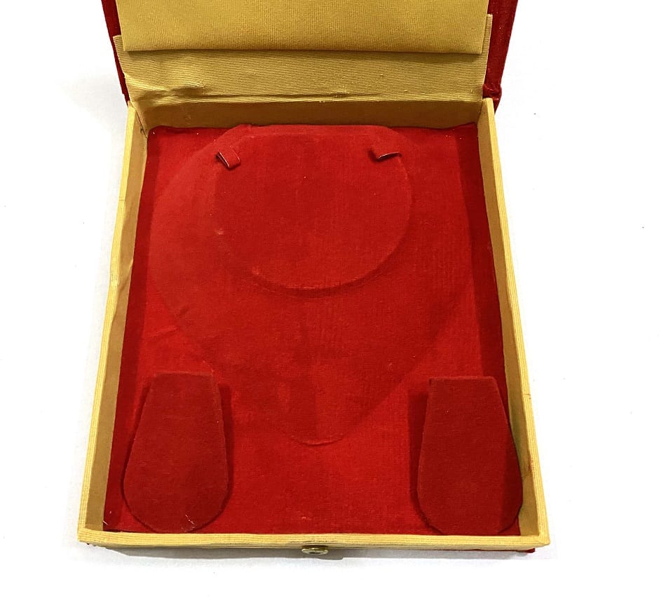 Darshik Traders Velvet Jewellery Box for Necklaces & Earring for Women And Girls | Pack Of 1 | (Red With Gold Color) (8"x7" inches)