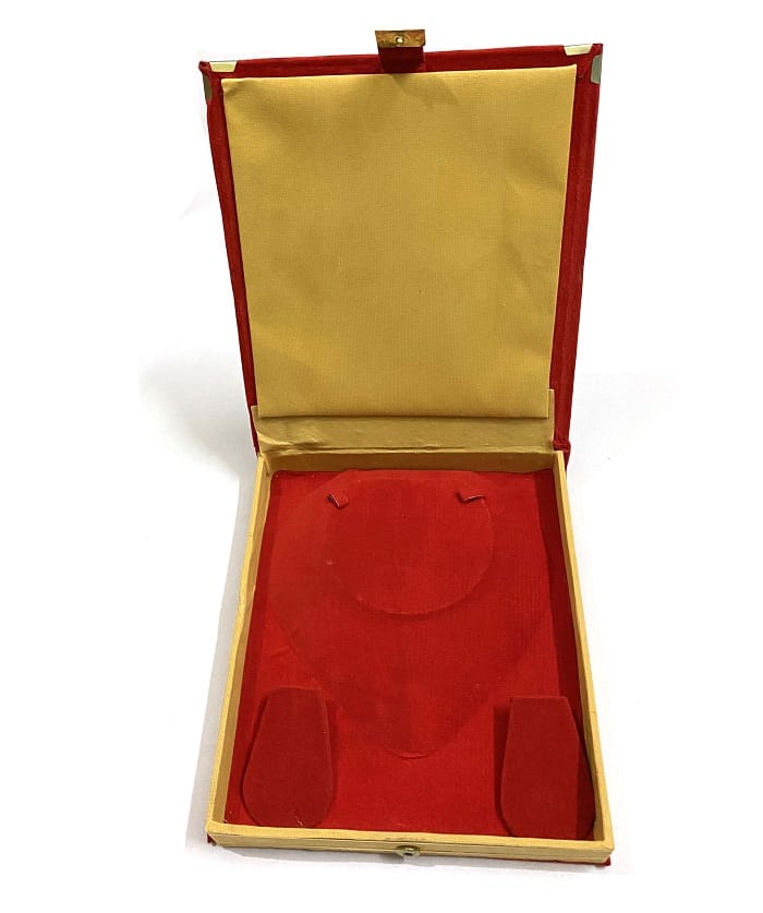 Darshik Traders Velvet Jewellery Box for Necklaces & Earring for Women And Girls | Pack Of 1 | (Red With Gold Color) (8"x7" inches)