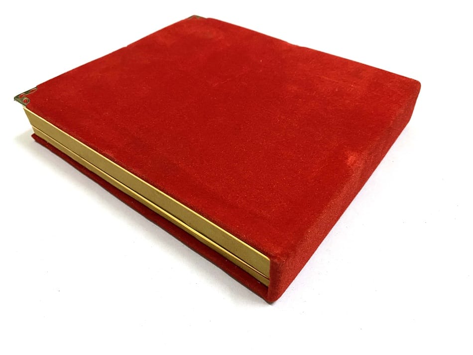 Darshik Traders Velvet Jewellery Box for Necklaces & Earring for Women And Girls | Pack Of 1 | (Red With Gold Color) (8"x7" inches)