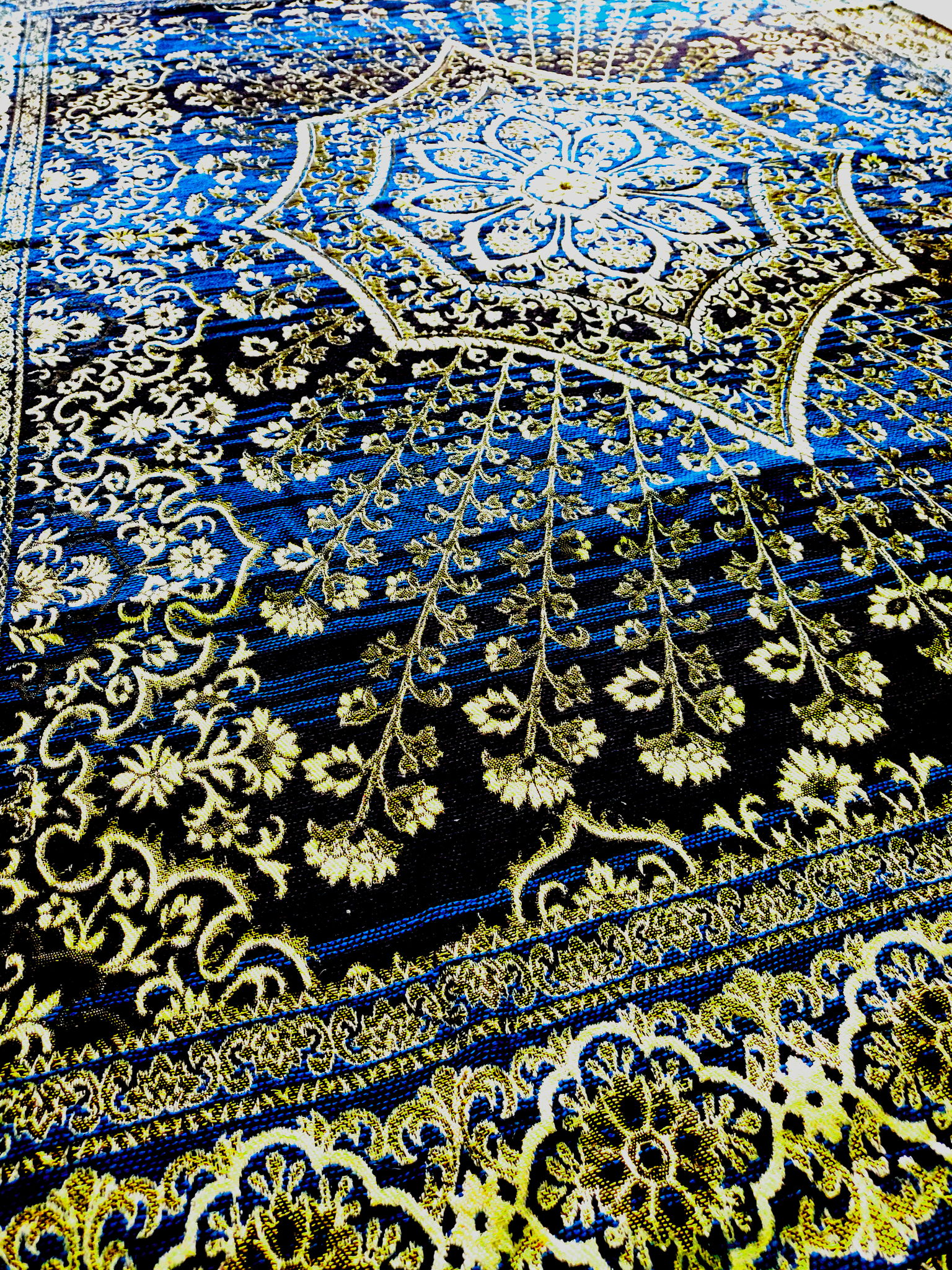 Omkar by R3 Inc. Polyester Fancy easy to use Carpet (5x7 feet)