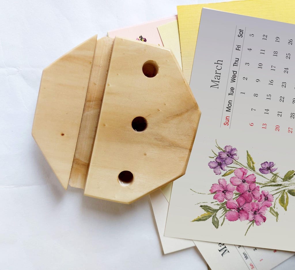 IVEI Calendar with Hexa Stand