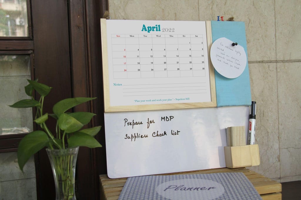 IVEI Planner with Pin Board and Whiteboard