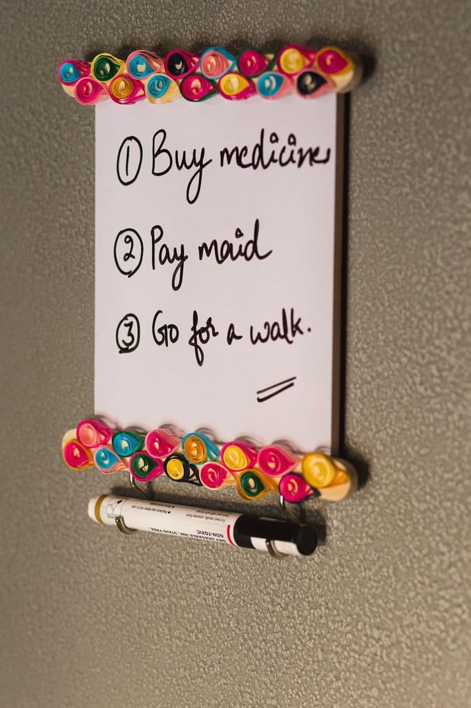 IVEI Wooden Fridge Magnet with Whiteboard and Hooks - Paper Quilling