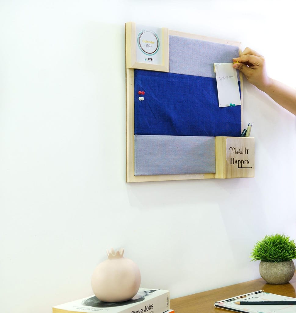 IVEI Dual Colour Pin Board with Calendar and Pen stand with Quote