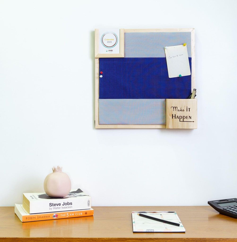 IVEI Dual Colour Pin Board with Calendar and Pen stand with Quote