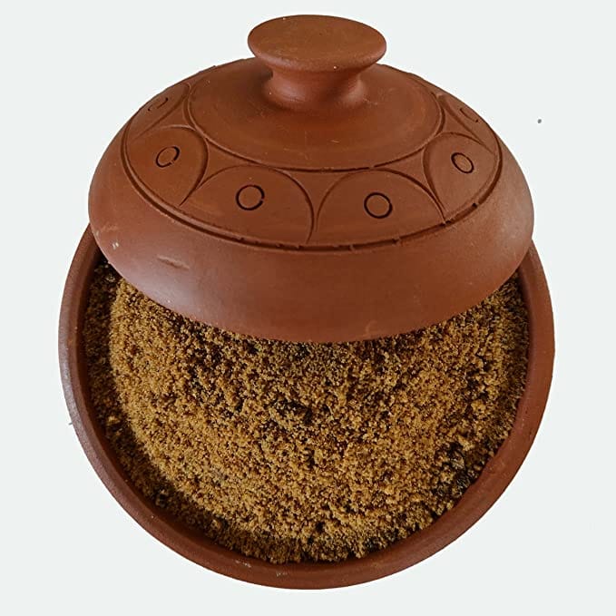 Gaanagam Sugarcane Jaggery Powder is raw unrefined sugar produced from sugarcane juice, with antioxidants and minerals like zinc and selenium, which help prevent free radicals, with 1 Year Shelf Life (1 kg)