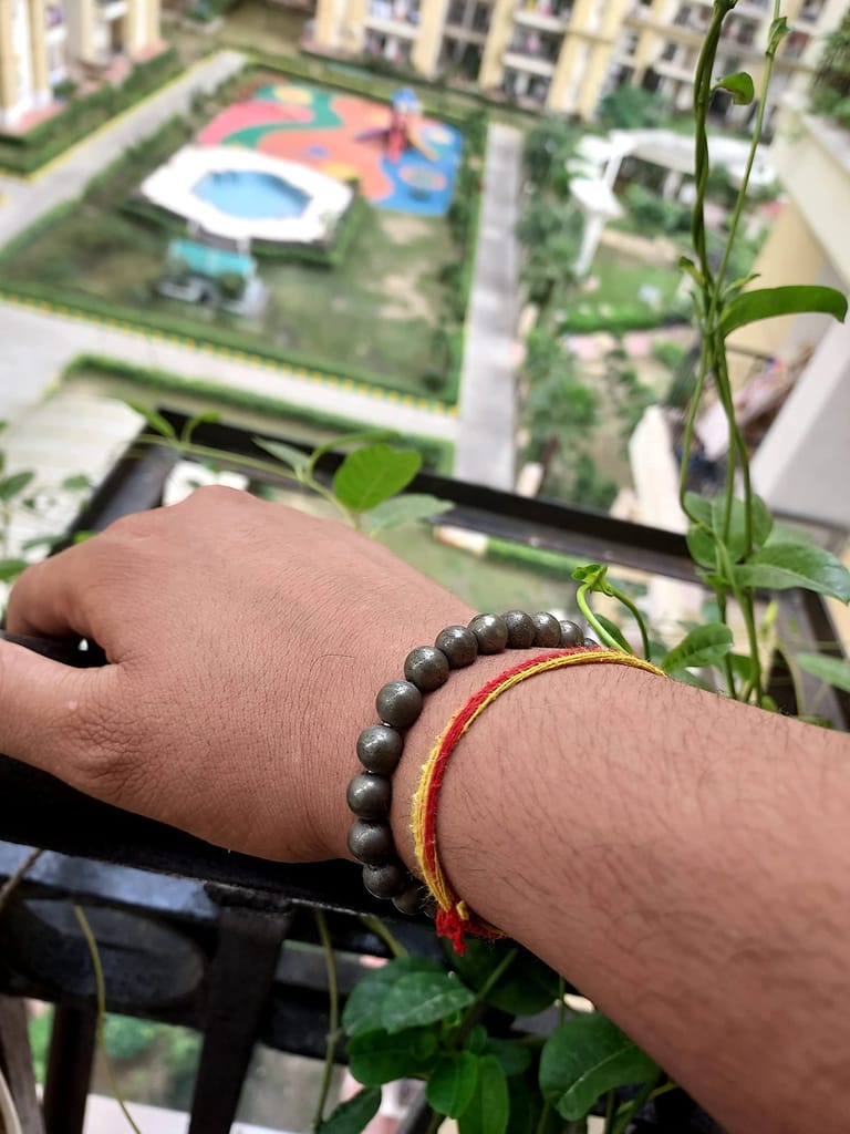 KITREE ENERGISED NATURAL PYRITE CRYSTAL BRACELET FOR MENS AND WOMENS (COLOR DARK GREY)