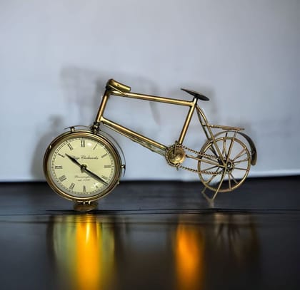 SHAMBHU HANDICRAFTS Vintage Metal Bicycle Bike Clock Home Decoration Table Clock Ornament