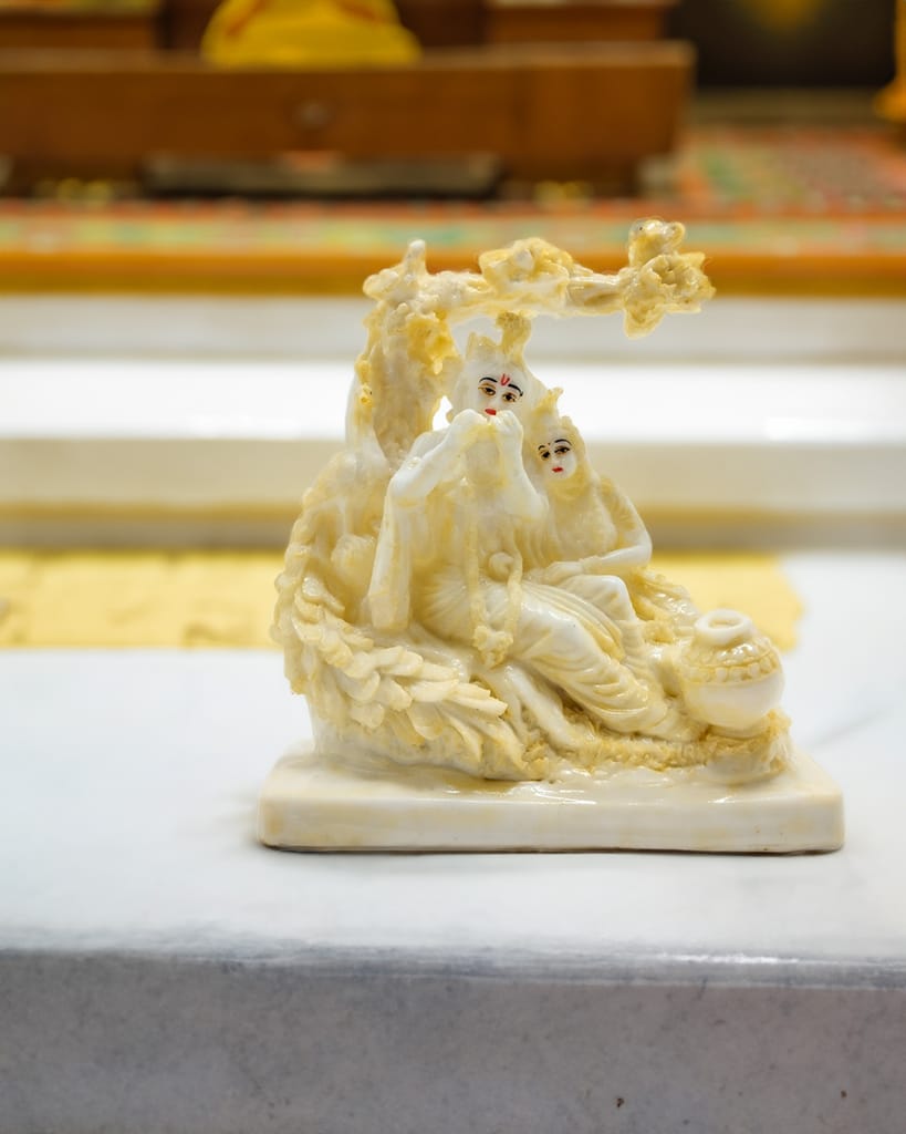 ZURU BUNCH 25cm Radha Krishna with tree Statue Idol Showpiece Decoration Items for Home Decor Living Room Pooja Room Bedroom Office Gifts for Family and Friends