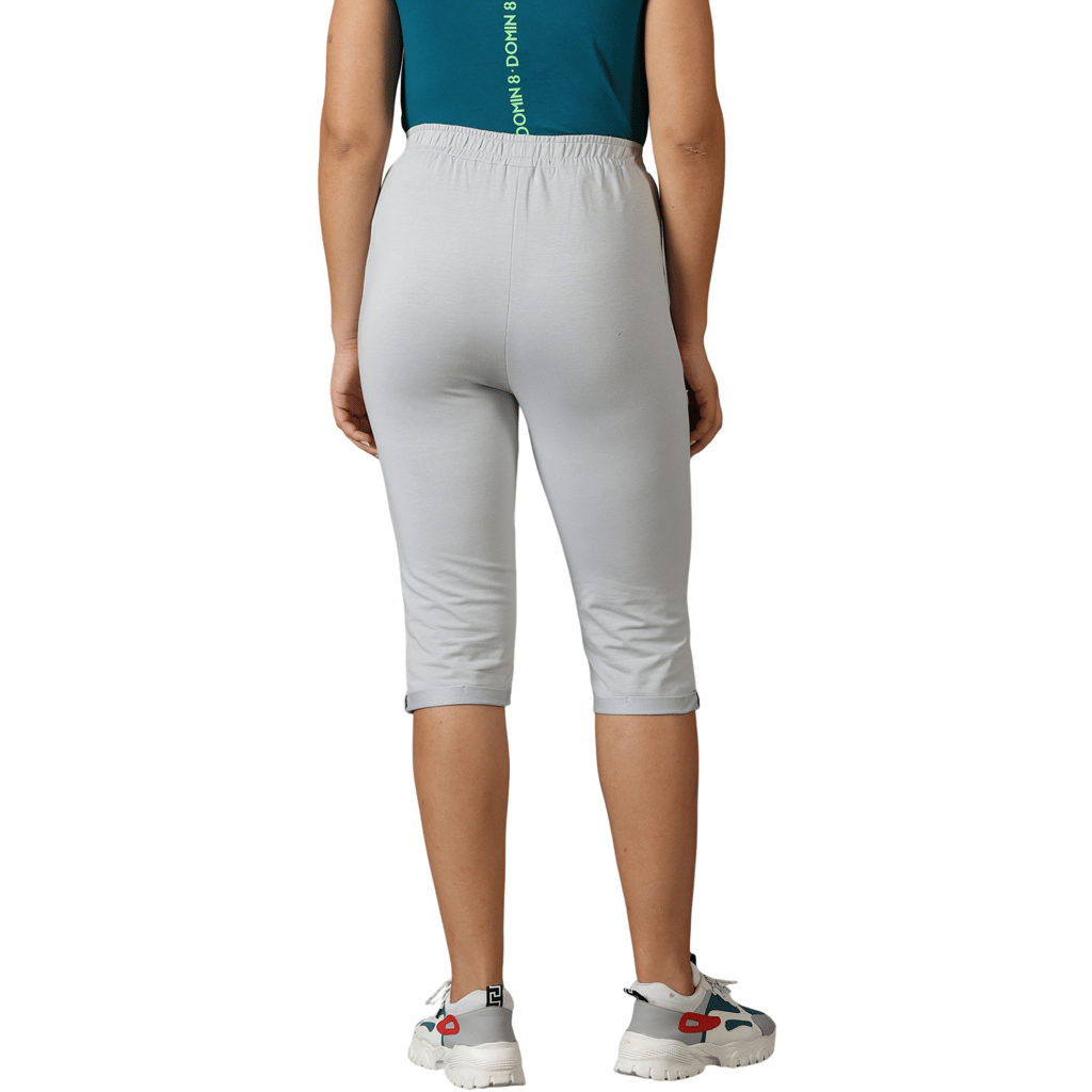 DOMIN8 Women's Elastic waist Regular fit Capri pants with side pockets.