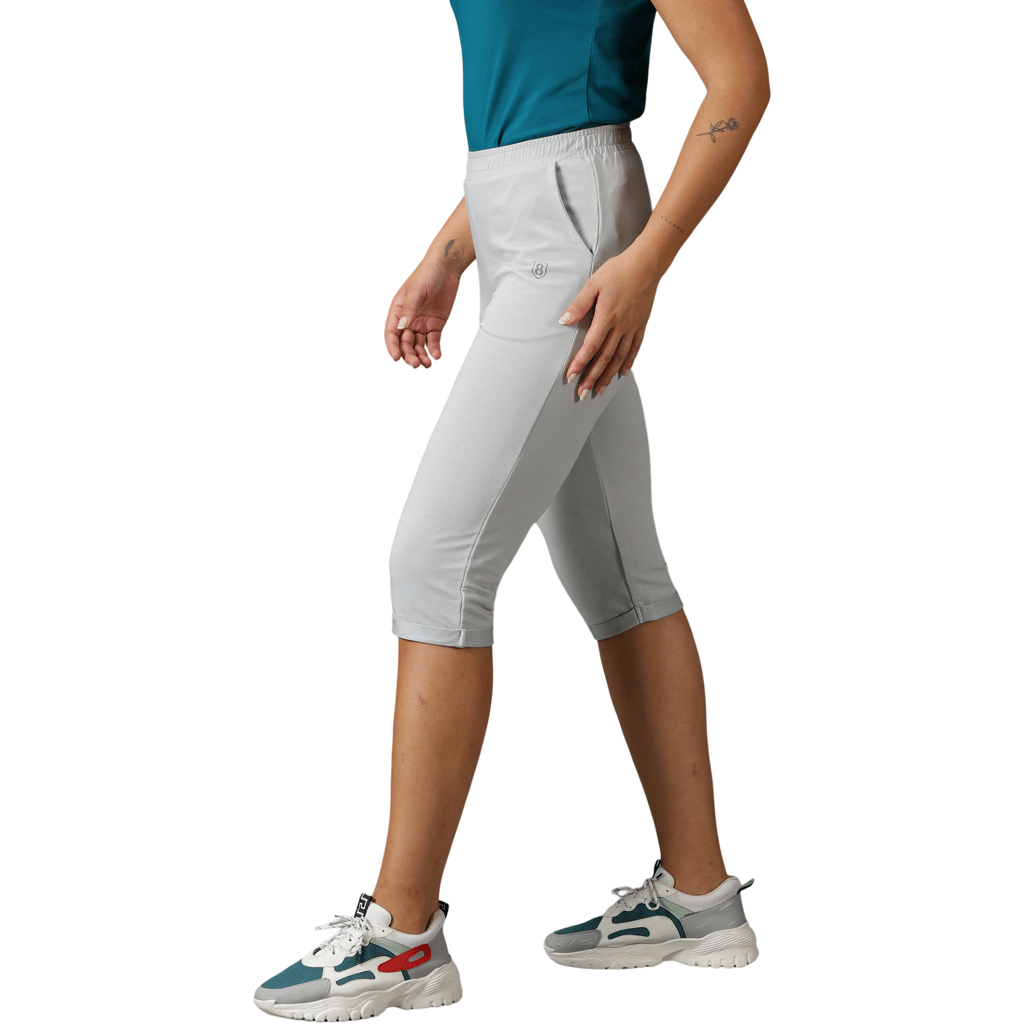 DOMIN8 Women's Elastic waist Regular fit Capri pants with side pockets.