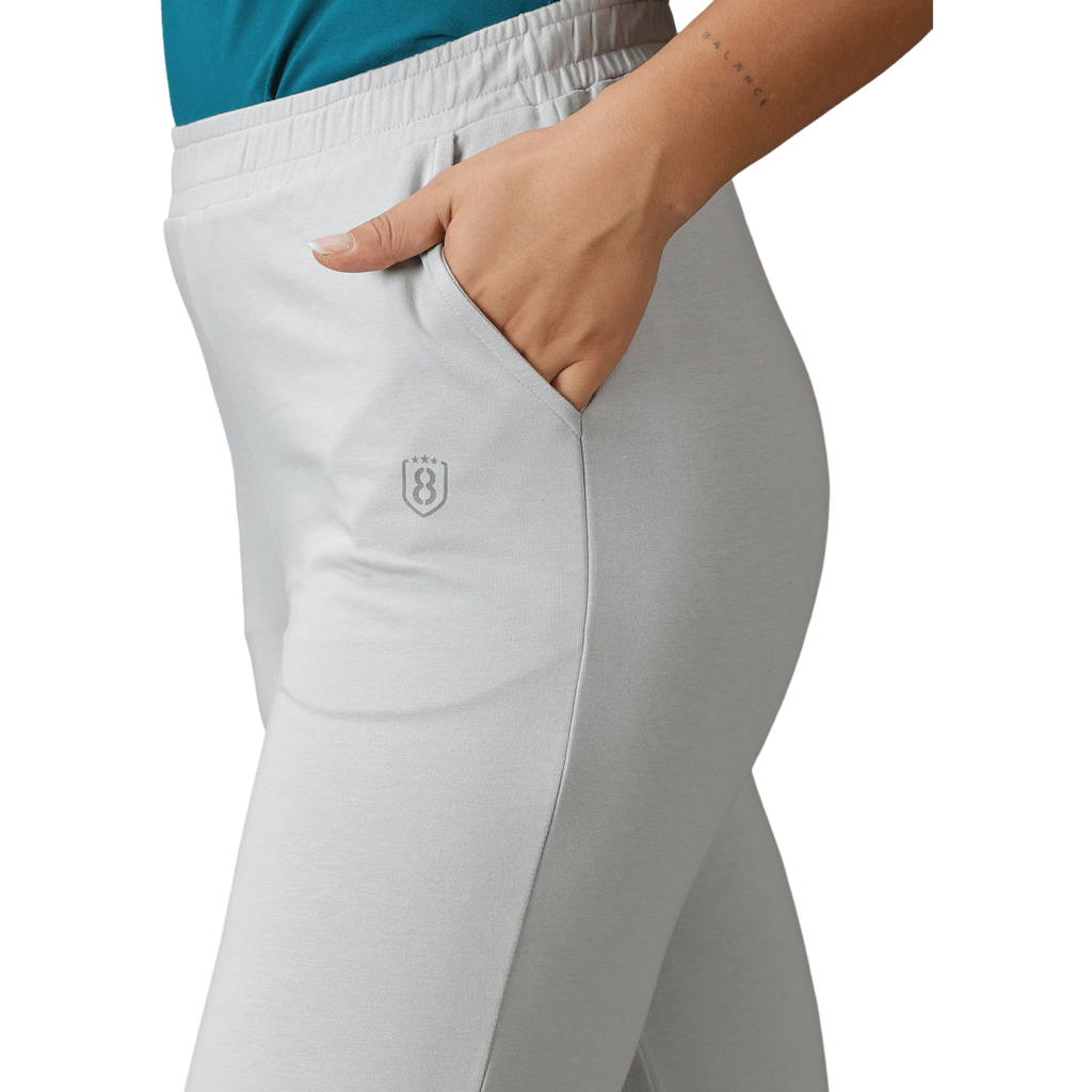 DOMIN8 Women's Elastic waist Regular fit Capri pants with side pockets.