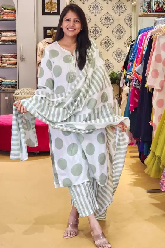 Women Viscose Rayon Kurta, Pant And Dupatta Set