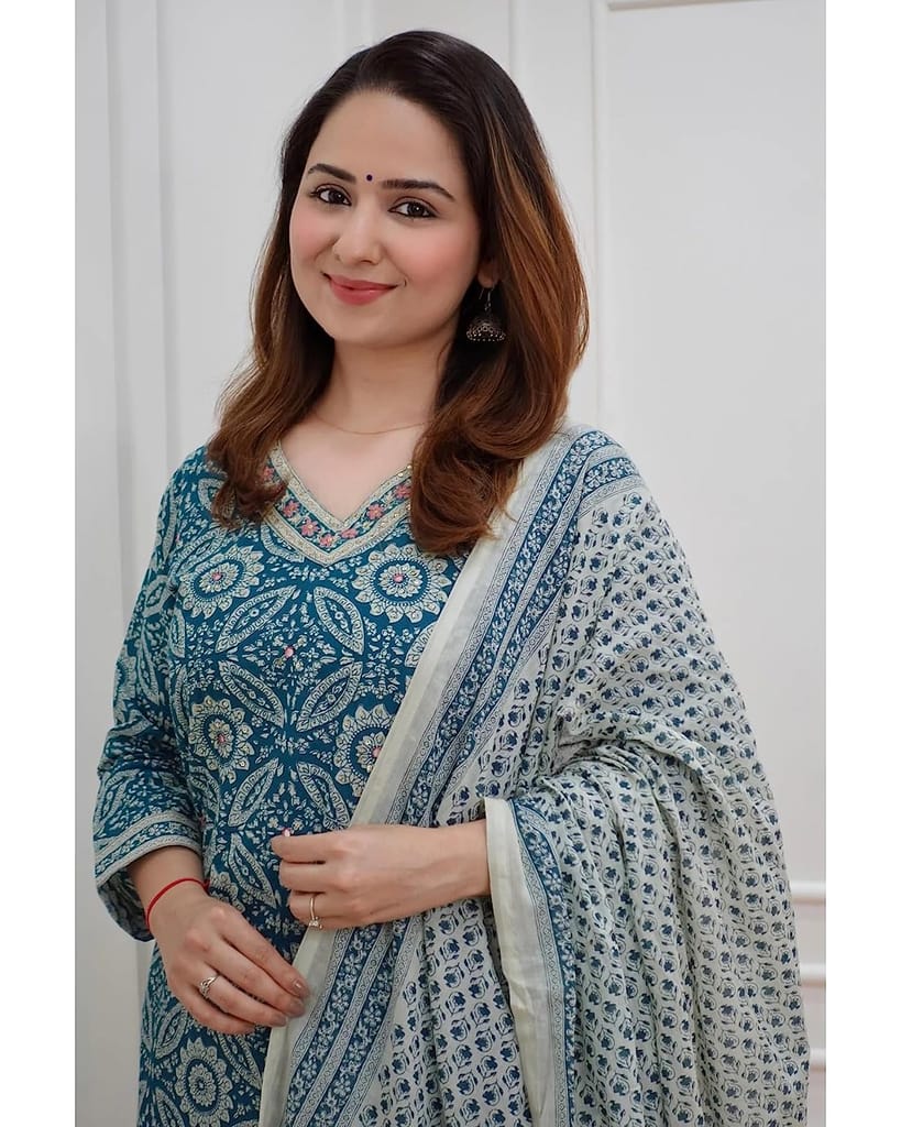 Women Viscose Rayon Kurta, Pant And Dupatta Set