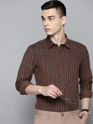 Men Slim Fit Striped Spread Collar Casual Shirt