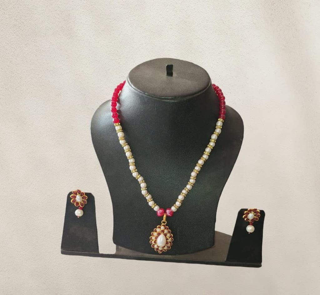 Daily Wear Office Use Necklace Set For GirlsWoen