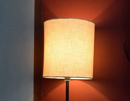 LIGHT ANGLE Metal Table Lamp (Beige, 16 x 8 x 8 inches)