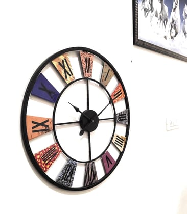 LIGHT ANGLE Metal Wall Decor and Hanging Clock
