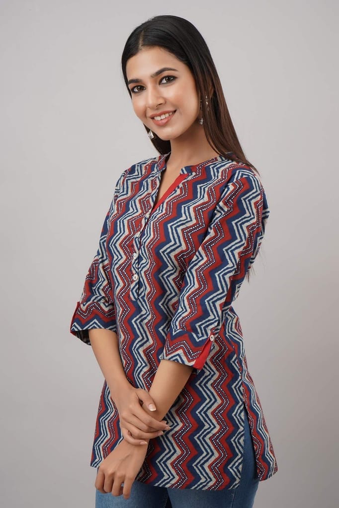 JAIPURETHNICWEAVESWomen's Cotton Cambric Block Print Straight Tunic (Blue & Red)