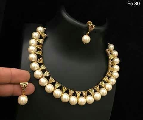 Simaya Fashionista Jewellery Golden Creamish Colour Beads Fashionable Necklace Set for Girls/Womens (SF936)