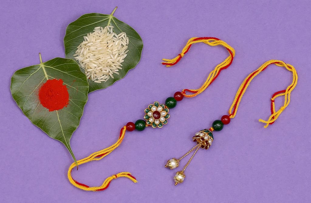 Abhaah Bhaiya bhabhi couple red and green Rakhi combo set