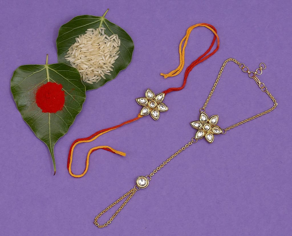 Abhaah Bhaiya bhabhi couple kundan flower hathphool Rakhi combo set