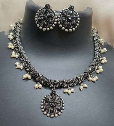 Glamvila Designer Black Stone Jewellery