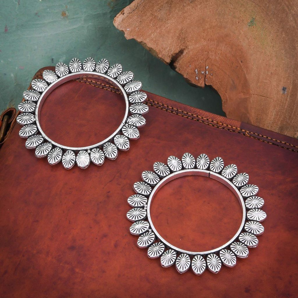 Abhaah Oxidised German Silver Grey Traditional Kada 2.6 Silver Jewellery, Banjara, Boho Bangle for Women (1 Pair) (Grey)