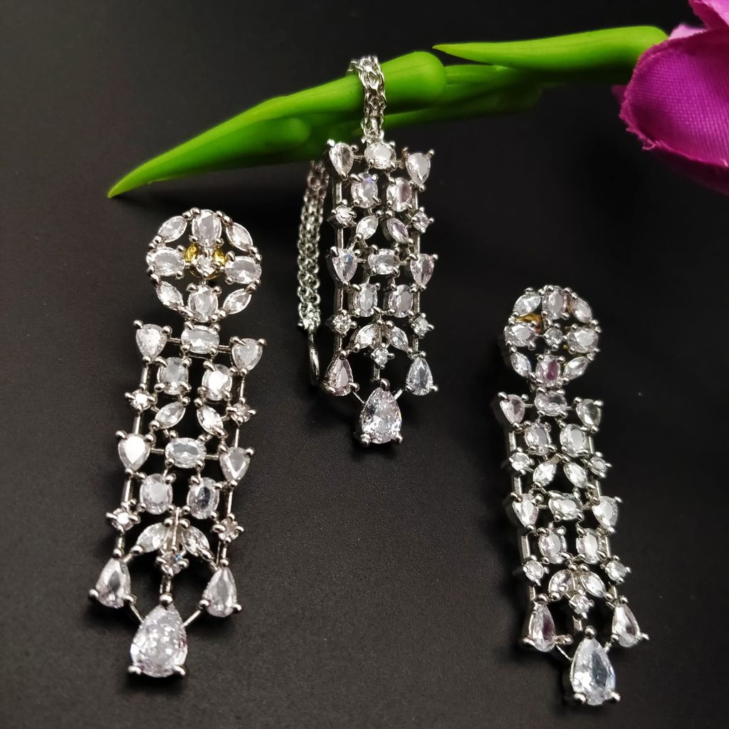 Party wear rose gold jewellery with earings & mangtika - Jewellery Sets | Buy online on ZillyBuy