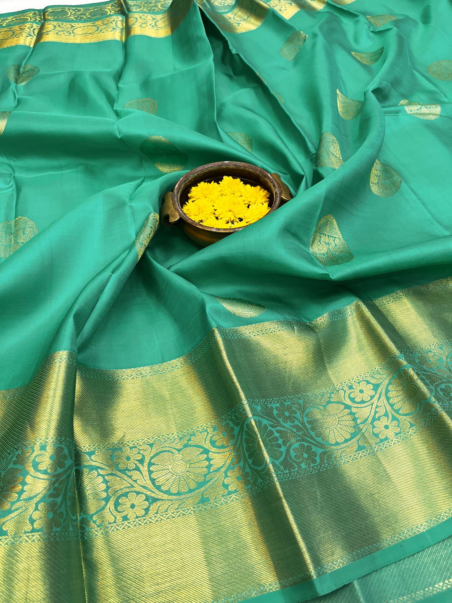 Light Green Color Pure Silk Saree Has Round Butta Design with Unstitched Blouse