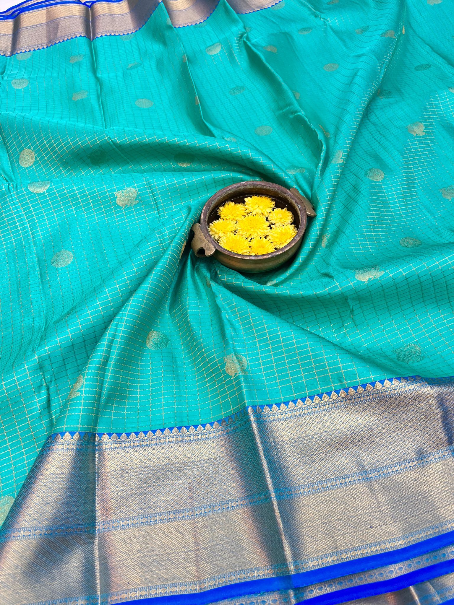 Light Sea Green Color Pure Silk Saree Has Vaira Oosi Line Checked & Double Butta Design with Unstitched Blouse