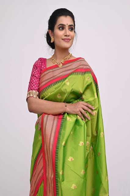 Buy Parrot Green Zari Woven Paithani Silk Saree With Blouse Piece  online-Karagiri