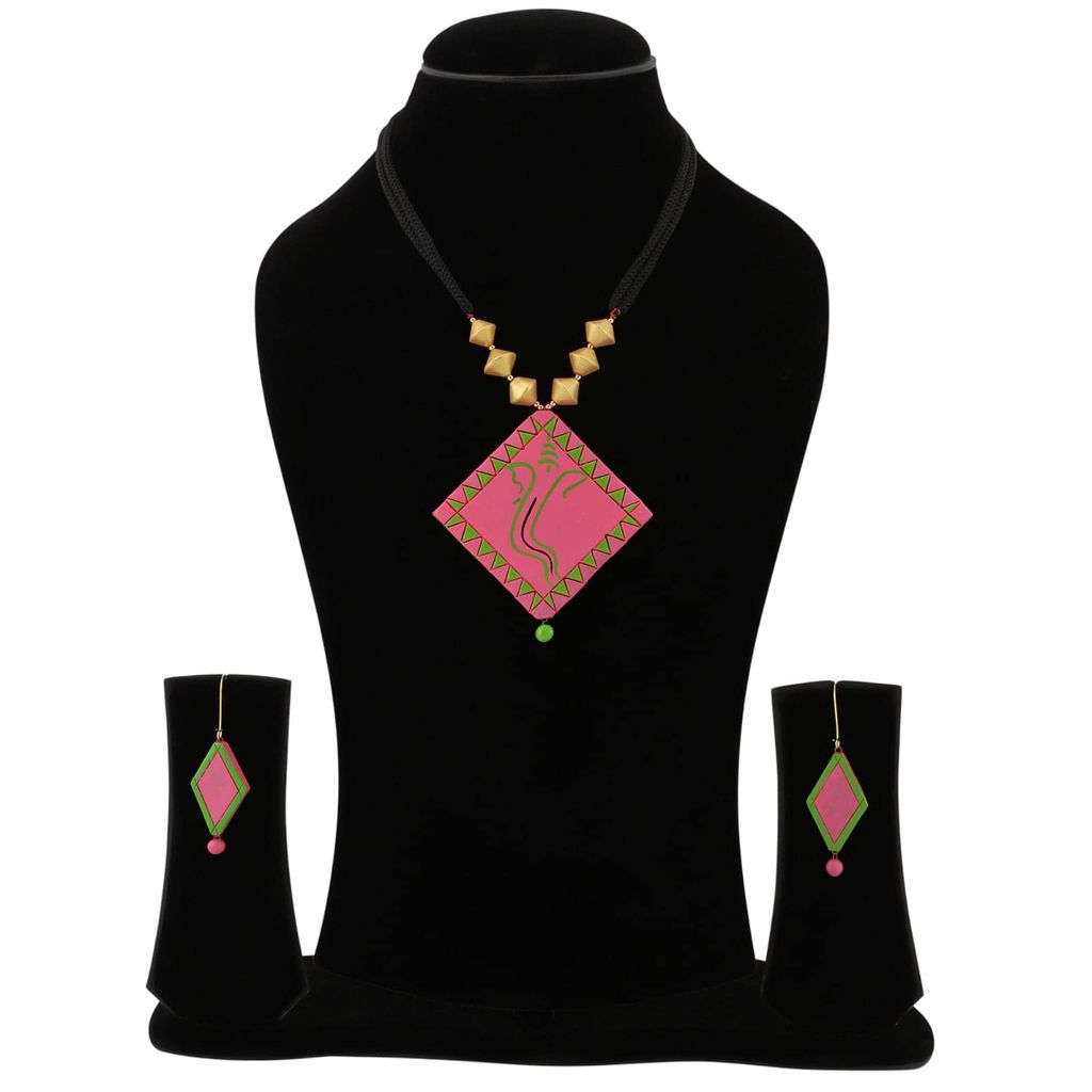 Le bijouxistic EKAM EK GANESHA DESIGNE TERRACOTTA NECKLACE AND EARRING SET FOR WOMEN AND GIRLS FOR CASUAL AND FROMAL WEAR IN PINK COLOR