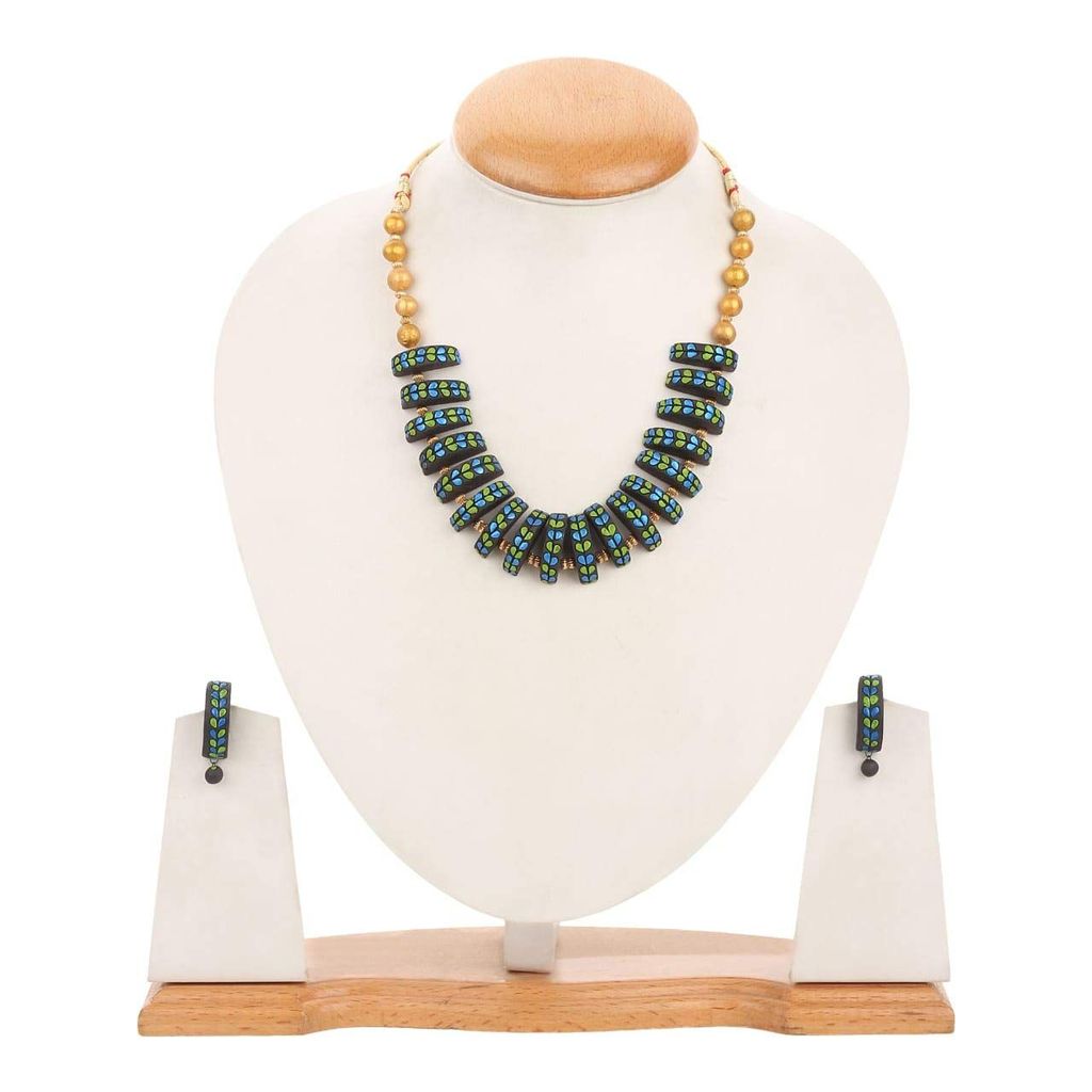 EKAM EK DELICATLY DESIGNED TERRACOTTA NECKLACE SET WITH EARRINGS FOR WOMEN AND GIRLS IN GREEN COLOUR