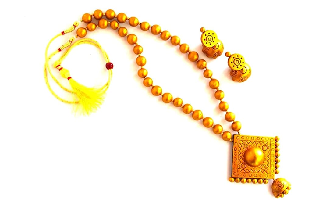 Le bijouxistic EKAM EK TERRACOTTA NECKLACE SET WITH EARRINGS IN GOLD COLOUR WITH RHOMBUS SHAPE FOR WOMEN AND GIRLS FOR CASUAL AND FORMAL WEAR