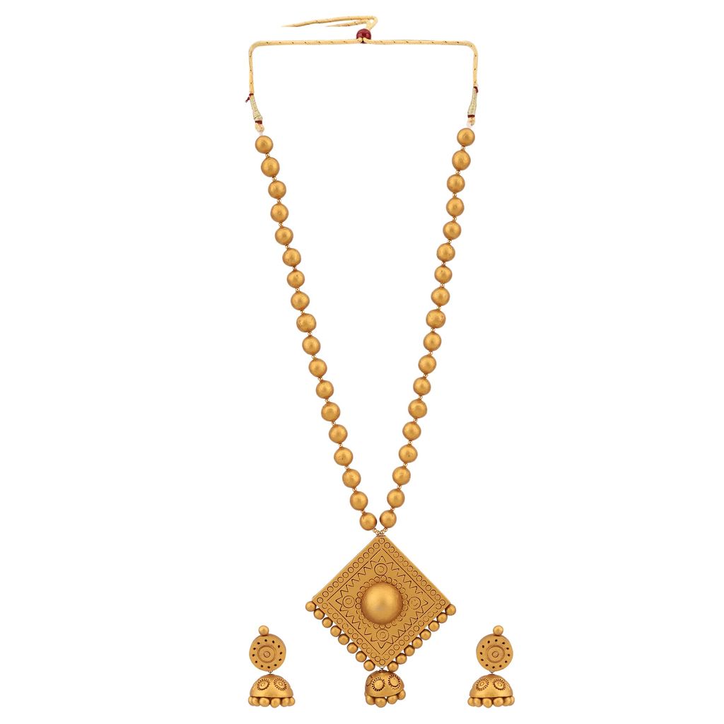 Le bijouxistic EKAM EK TERRACOTTA SET WITH EARRINGS IN GOLD COLOUR WITH TRADITIONAL SOUTH INDIAN MOTIVE