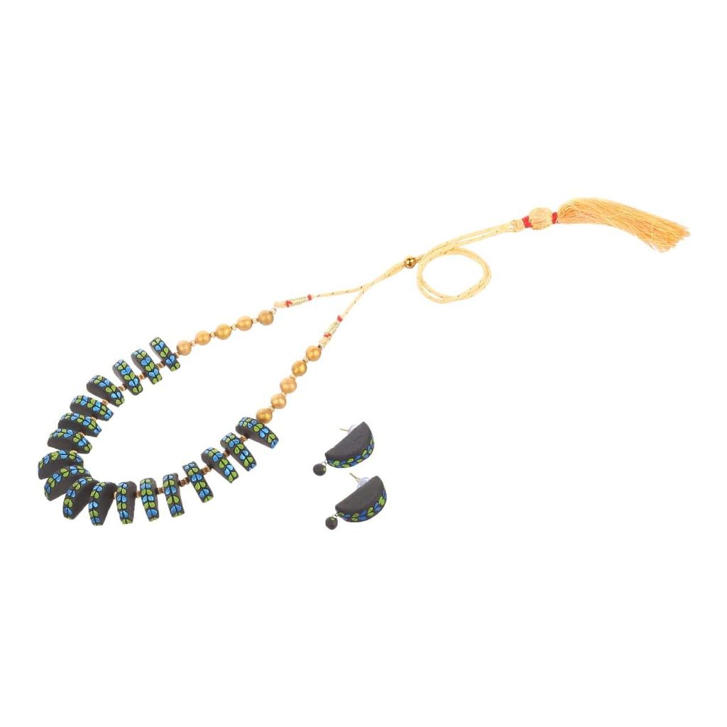 EKAM EK DELICATLY DESIGNED TERRACOTTA NECKLACE SET WITH EARRINGS FOR WOMEN AND GIRLS IN GREEN COLOUR
