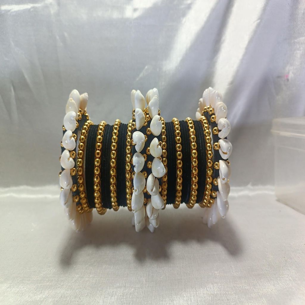 Kodi Velvet Moti Chuda Set