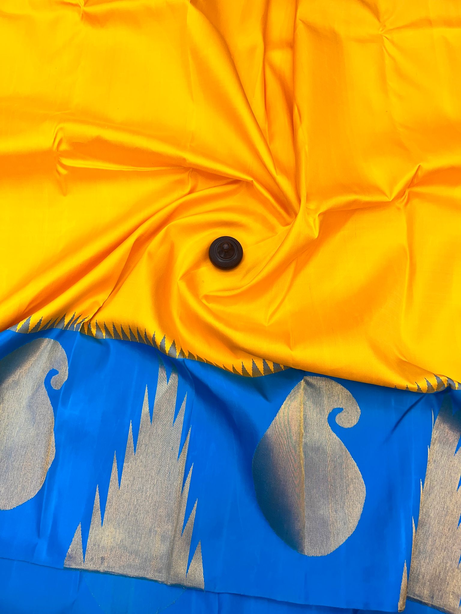 Yellow Color Long Border Kanjivaram Pure Silk Saree Has Contrast Pallu & Blouse