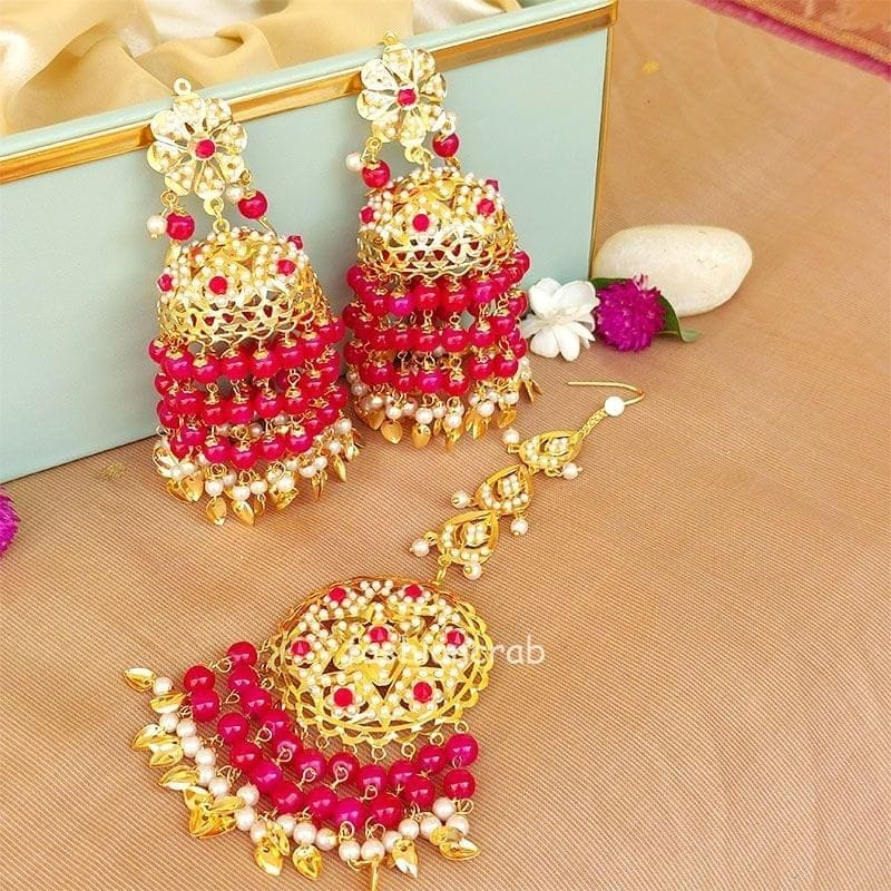 Indiatrend on Instagram: “Waliyan ( hoop earrings in Punjabi ) with a  matching tikka for the traditional look! Featuri… | Hoop earrings, Earrings,  Traditional looks