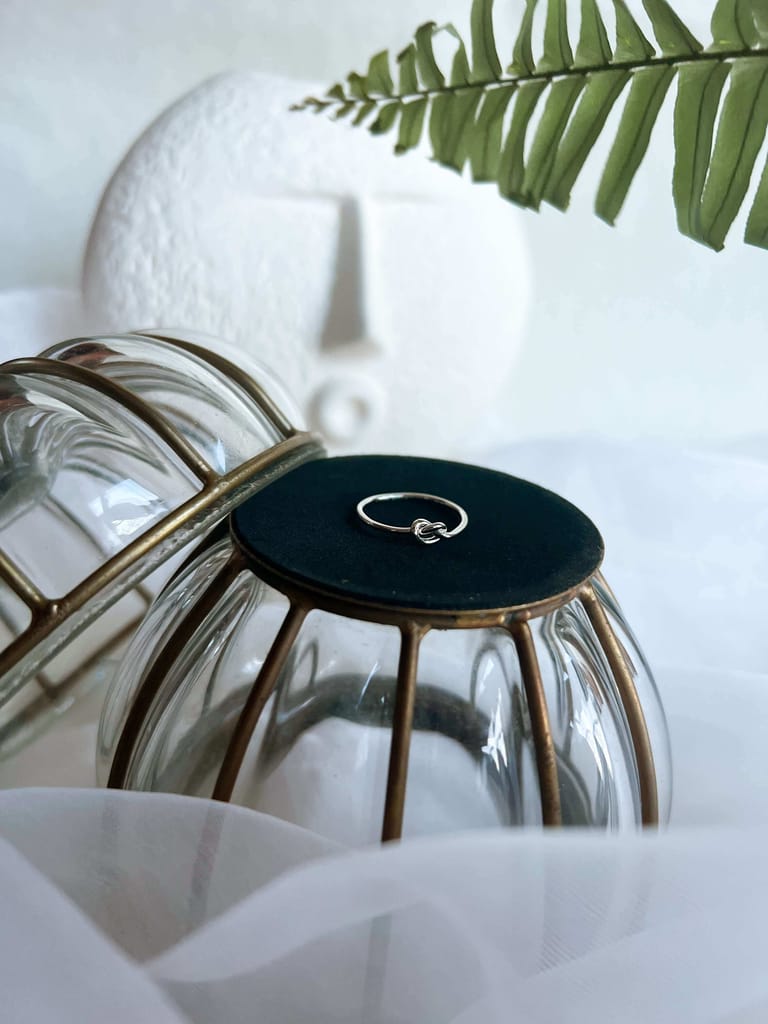 Oath silver ring with knot detail