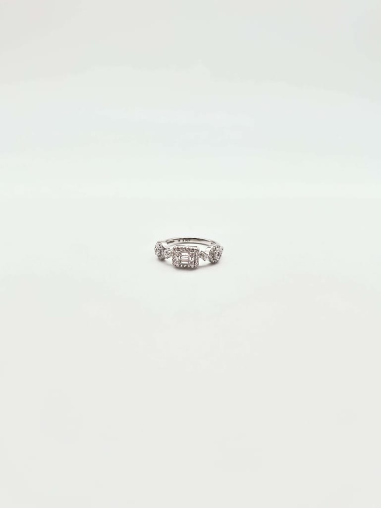 Noura sterling silver ring with zircons