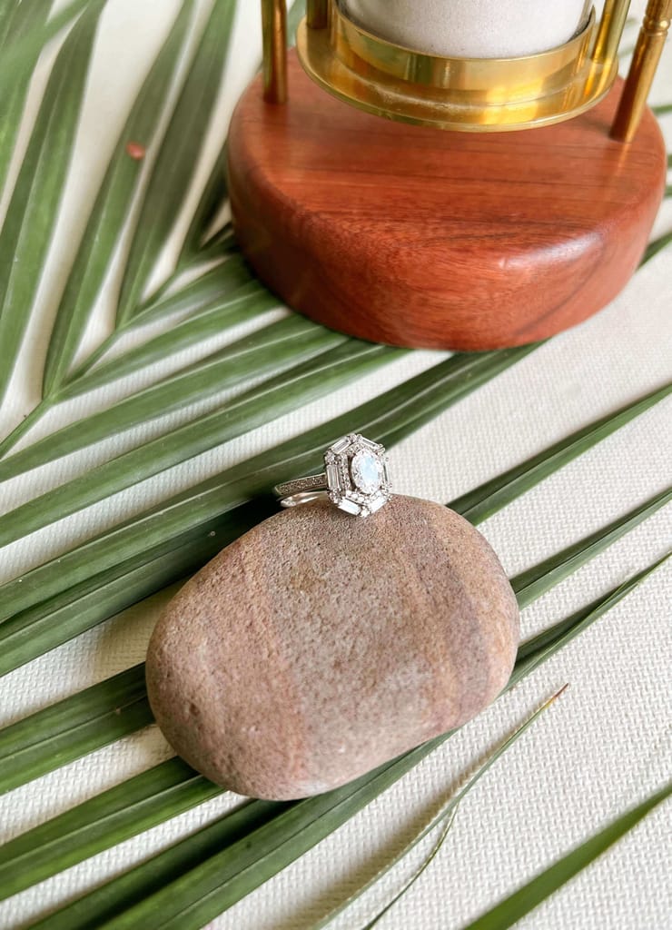 Ophelia silver ring with oval cut zircons