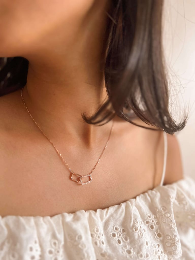 Unity neck chain in rose gold plated silver with zirconia
