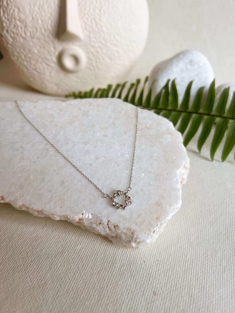 Olive silver neck chain with zircon